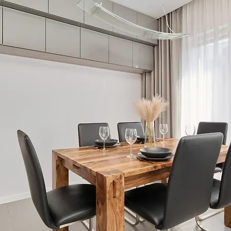 Stylish Kosciuszki Apartaments Near The Market Square With Free Garage Wroclaw By Noclegi Renters Екстер'єр фото
