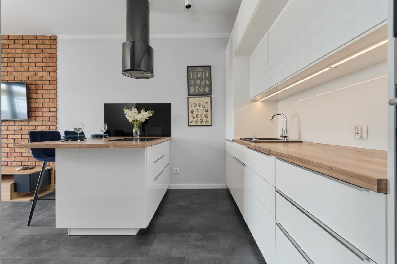 Apartment Stylish Kosciuszki Near The Market Square With Free Garage By Renters Wroclaw