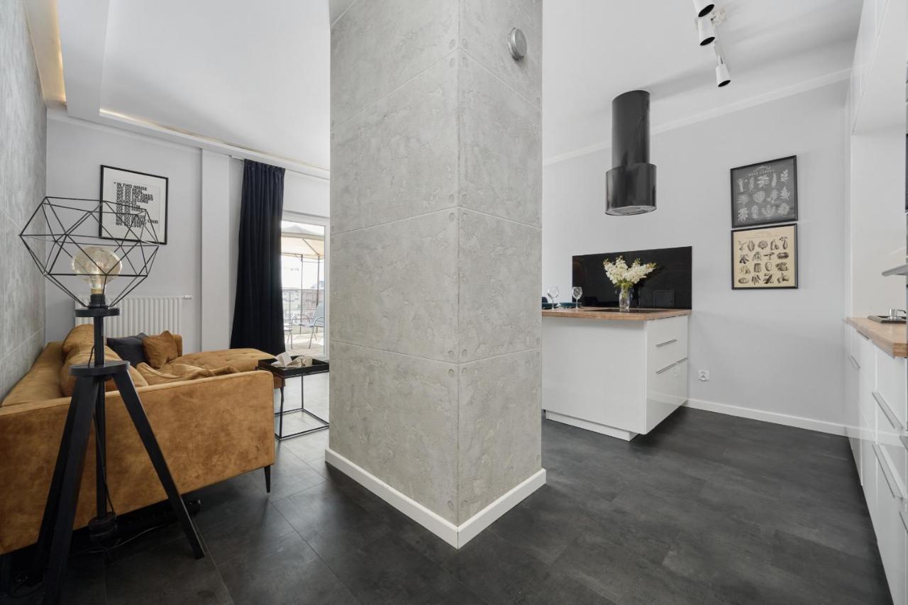 Apartment Stylish Kosciuszki Near The Market Square With Free Garage By Renters Wroclaw