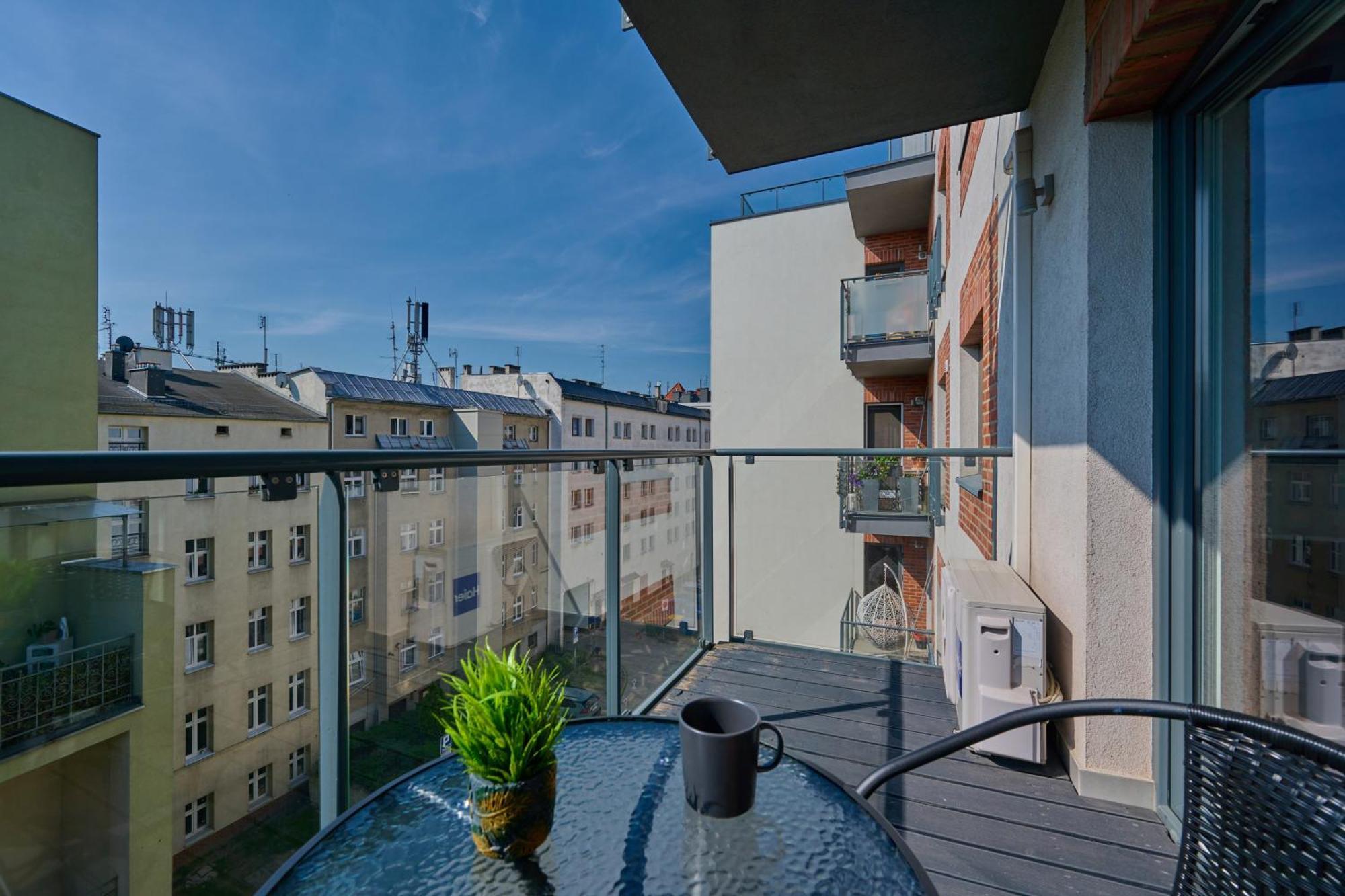 Apartment Stylish Kosciuszki Near The Market Square With Free Garage By Renters Wroclaw