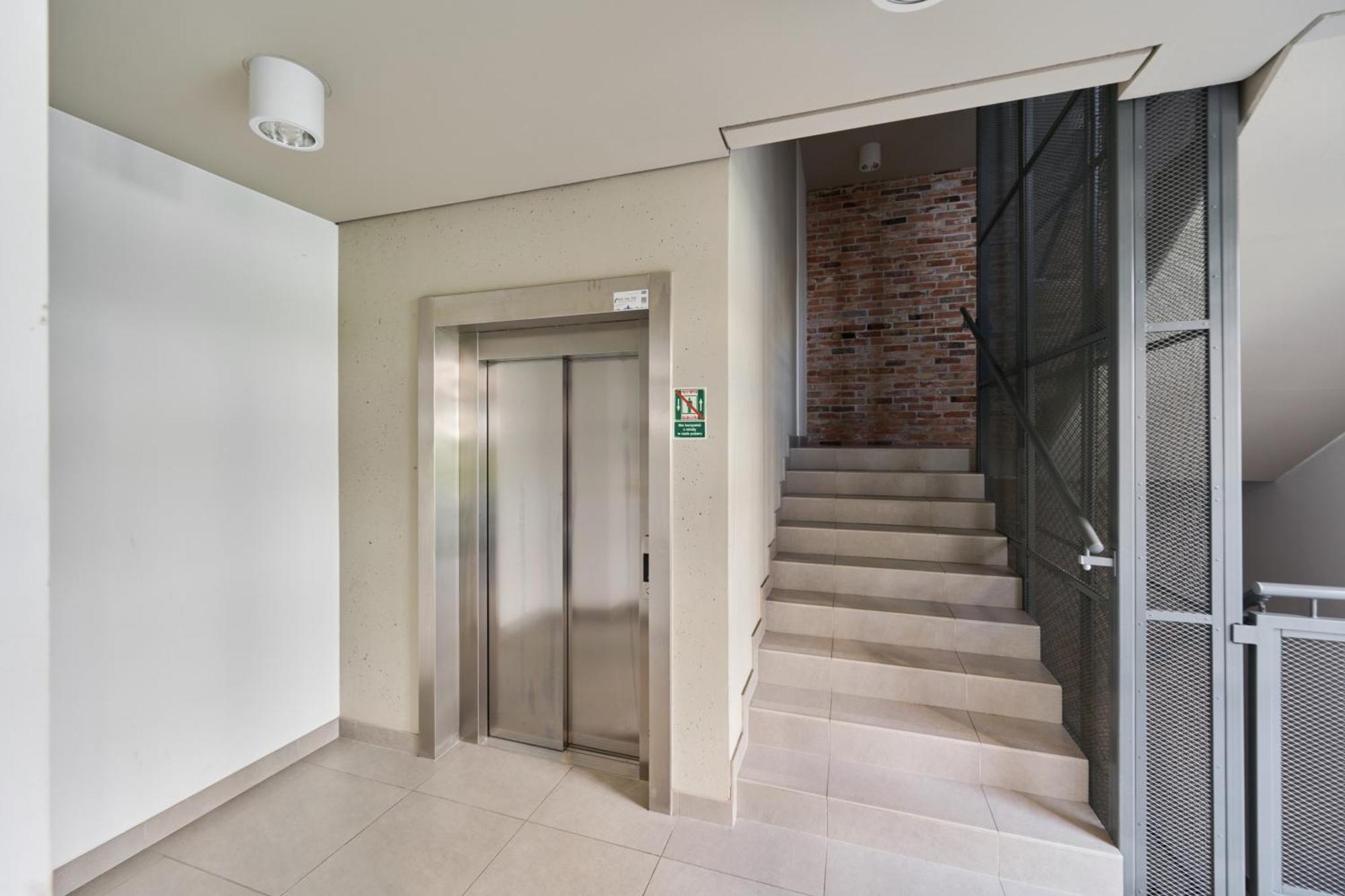 Apartment Stylish Kosciuszki Near The Market Square With Free Garage By Renters Wroclaw