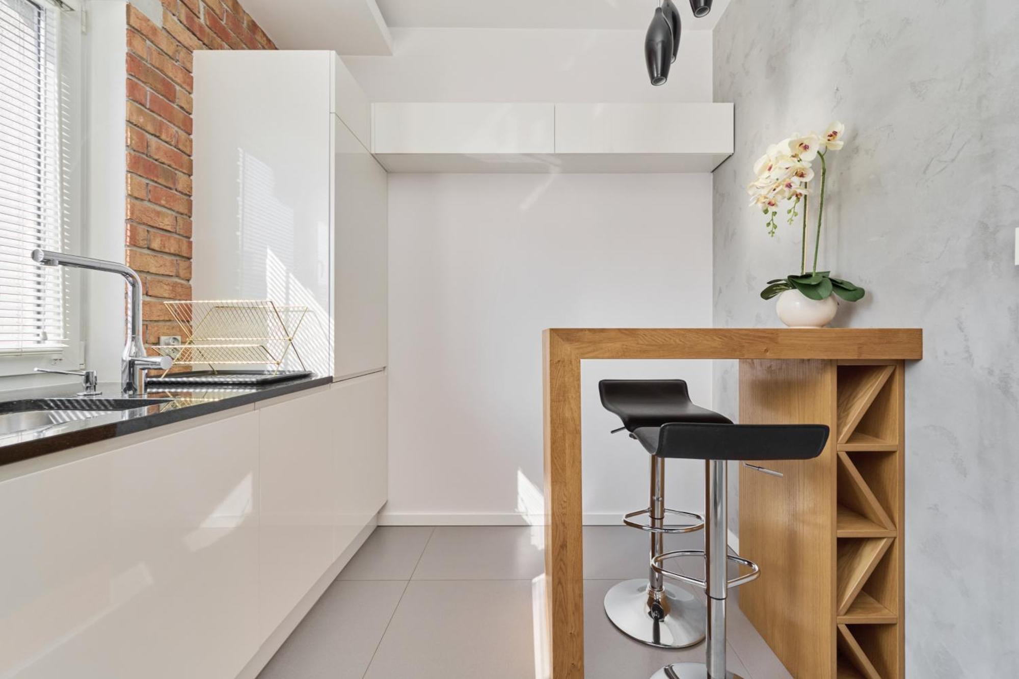 Apartment Stylish Kosciuszki Near The Market Square With Free Garage By Renters Wroclaw